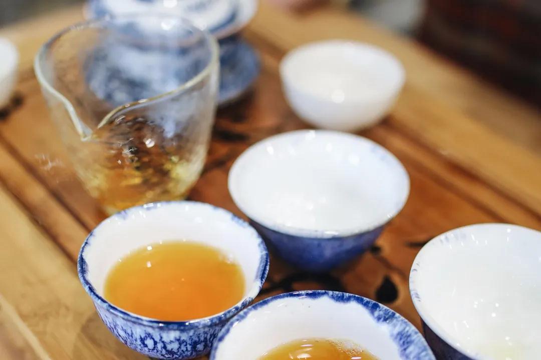 习惯喝茶的人，身上有四种独特的气质！
